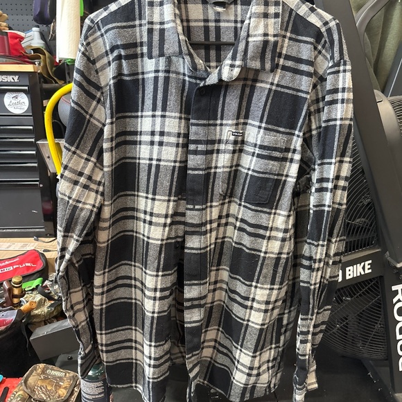 Volcom flannel - Picture 1 of 2